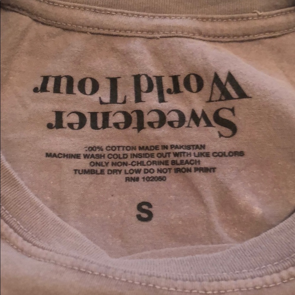 Ariana grande sweetener world tour shirt - Picture 3 of 3